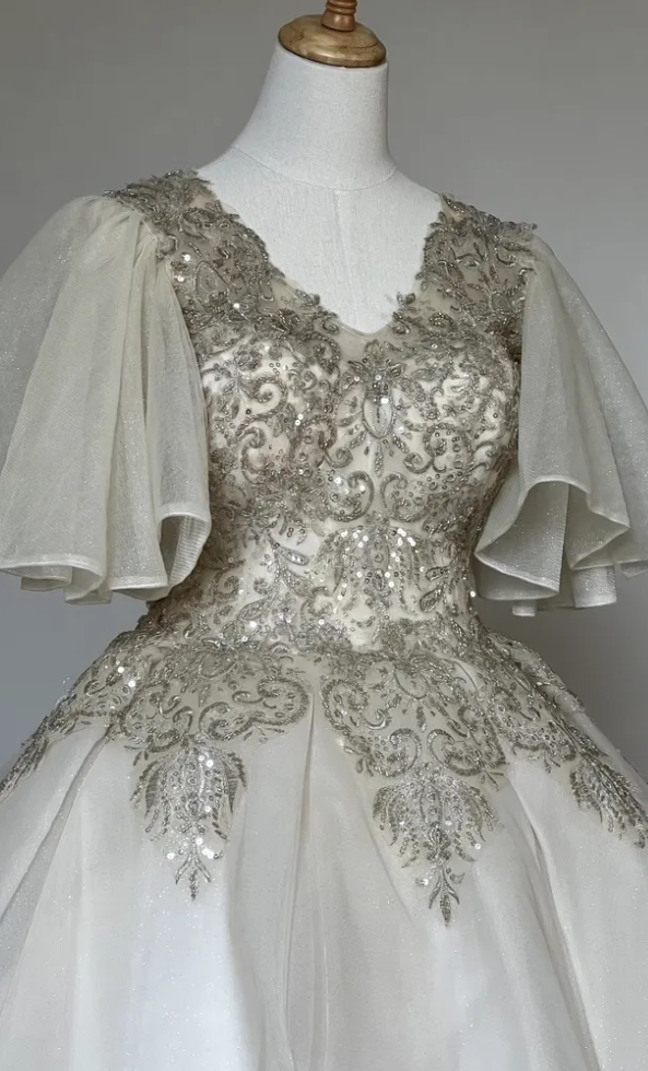 فستان زفاف للبيع