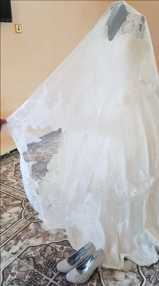 فستان للبيع