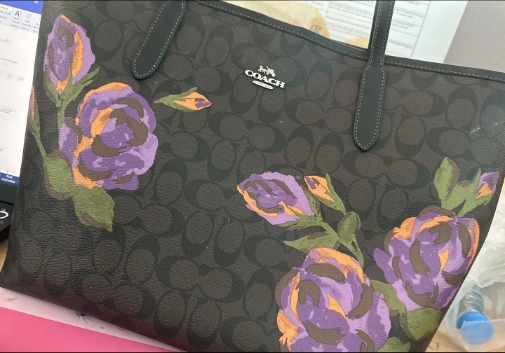 شنطة coach كبيرة