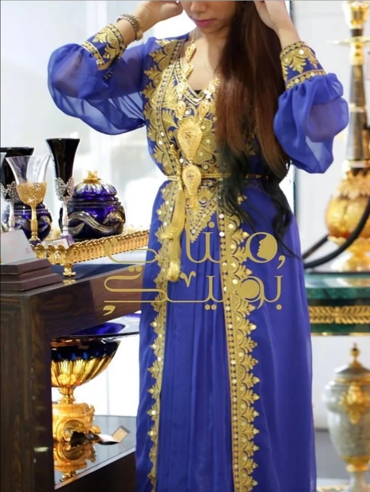 ملابس للبيع