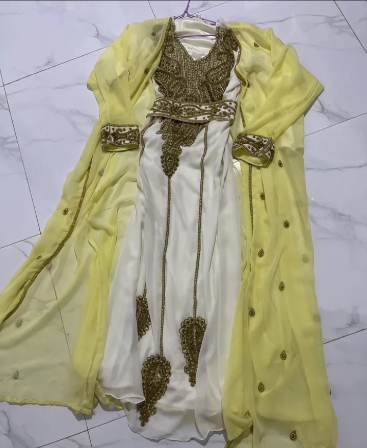 فستان تقليدي للبيع