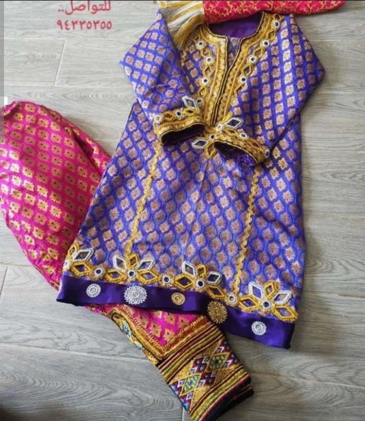 فستان عماني نسائي