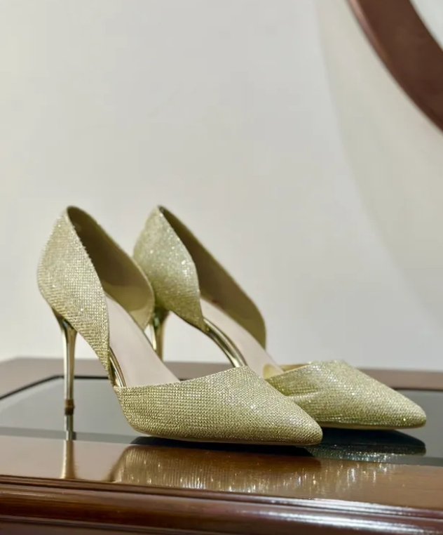 كعب ذهبي من VINCCI مستعمل