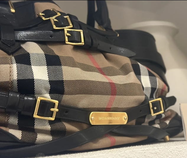للبيع حقيبه يد BURBERRY