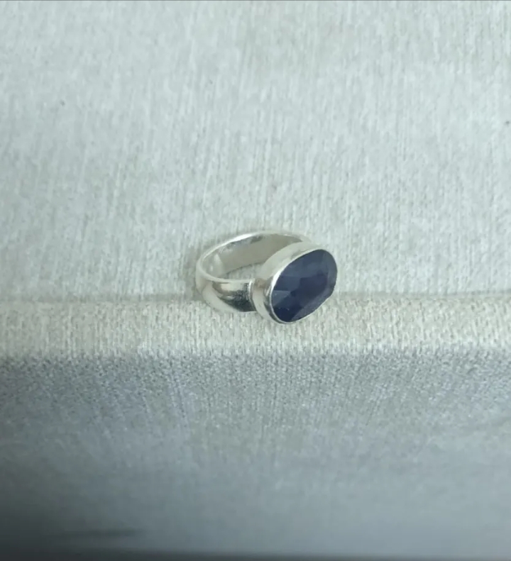 خاتم بحجر ياقوت ازرق تنزاني