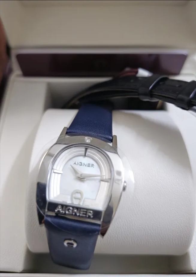 ساعة أجنر نسائي