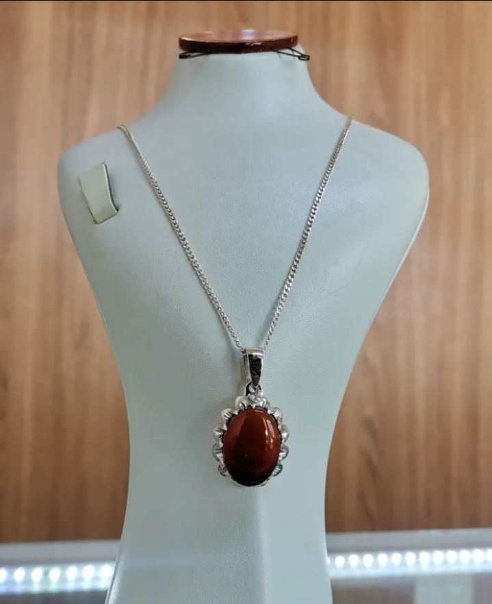 سلسلة و قلادة نسائي