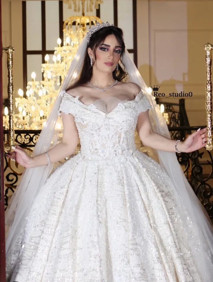 فستان من تصميم مصممة الازياء