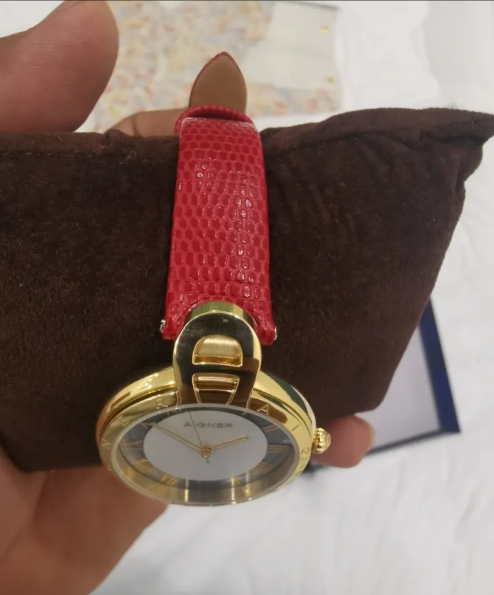 للبيع ساعة ايجنر جديدة