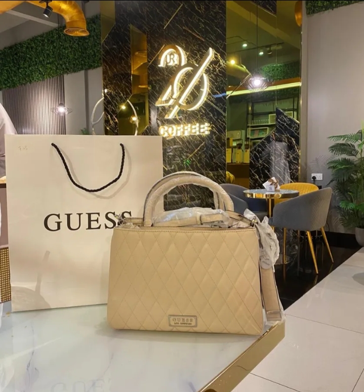 شنطة يد أصلية GUESS