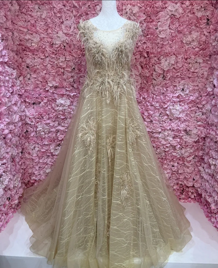 فساتين فخمة جداً للبيع