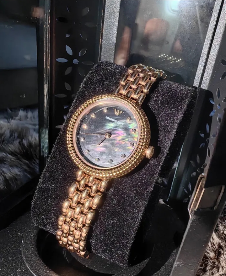 ساعة أمبوريو آرماني الأصلية.Emporio Armani