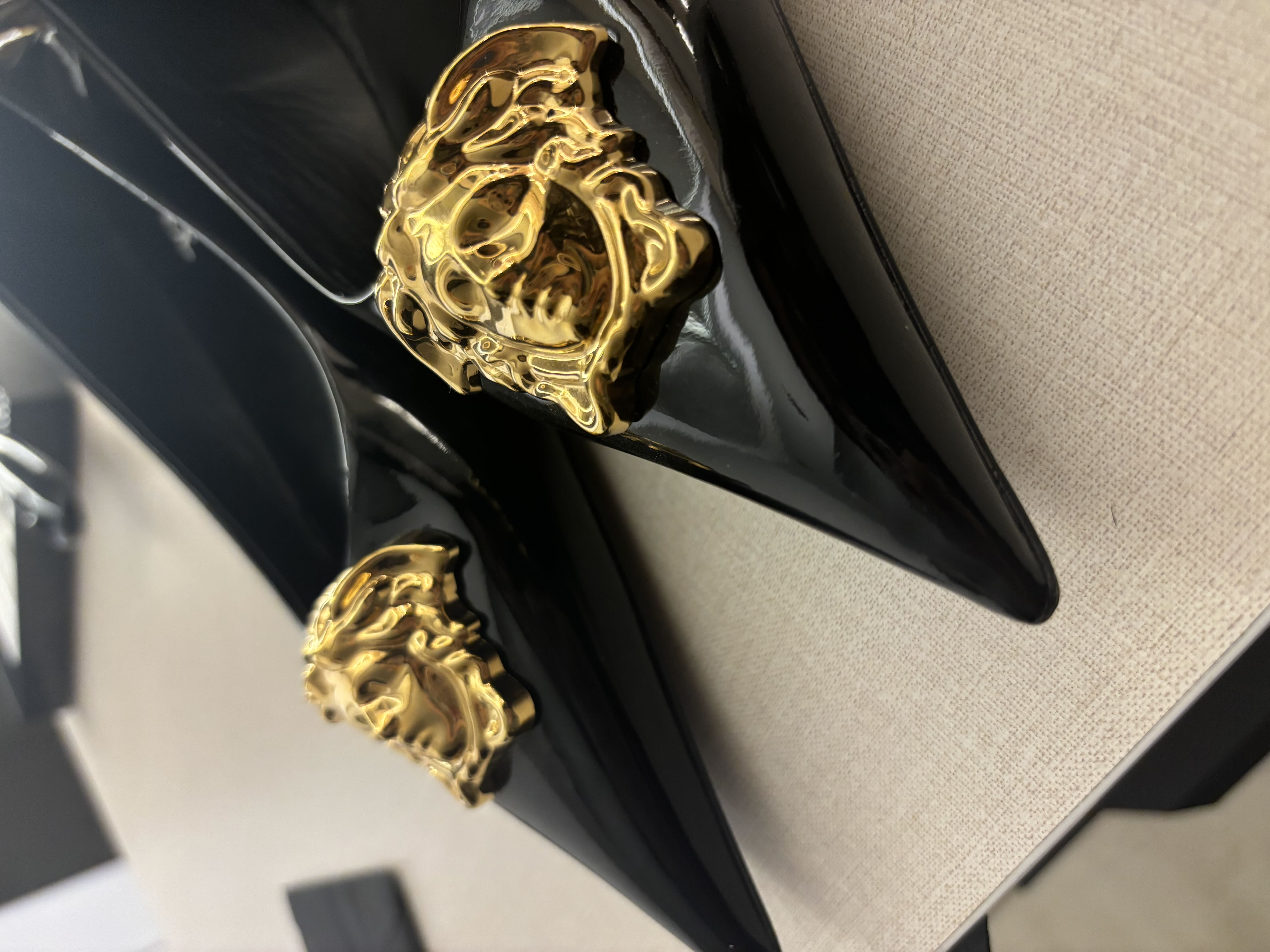 حذاء فيرزاتشي