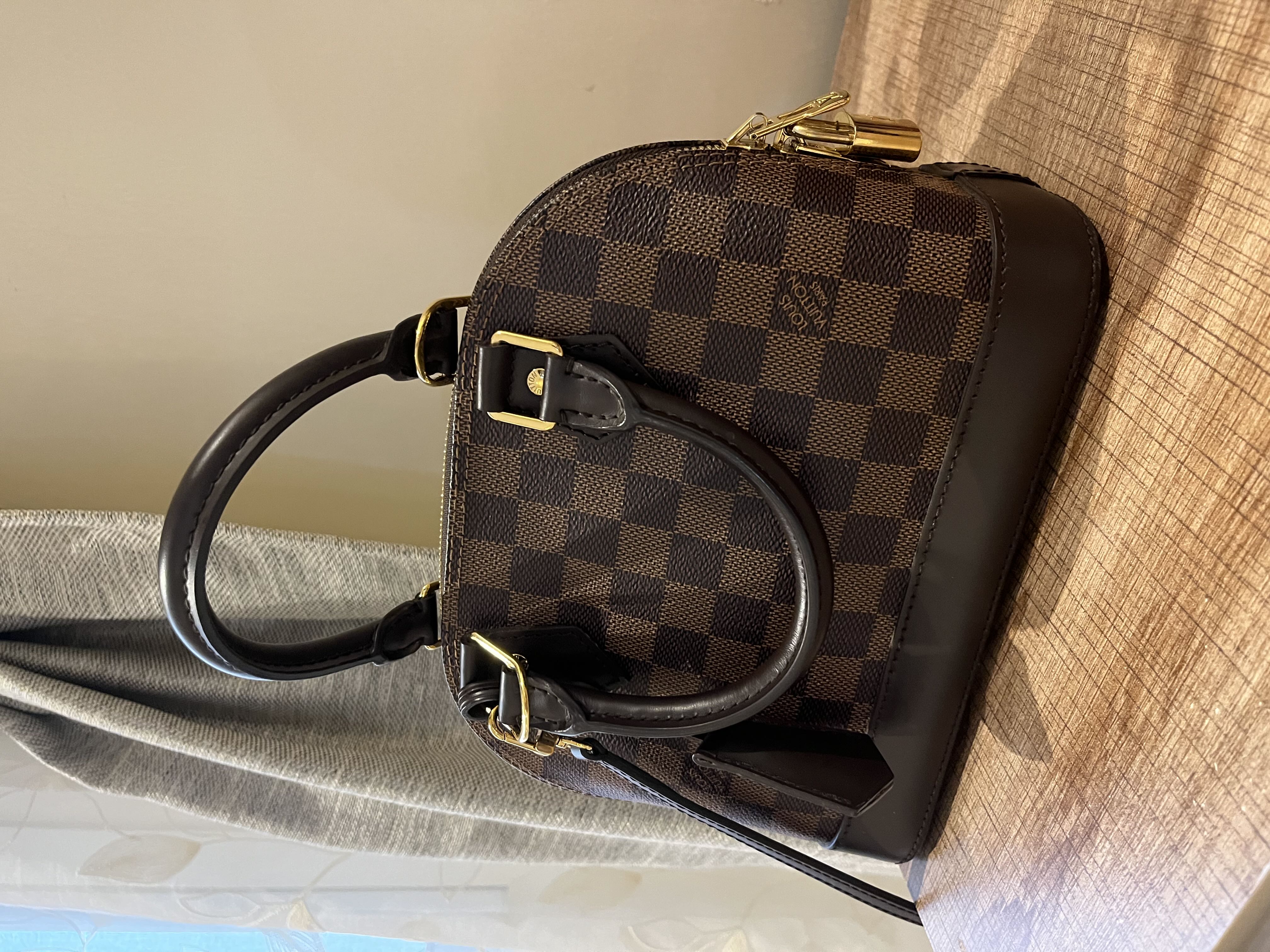 شنطة alma من LV