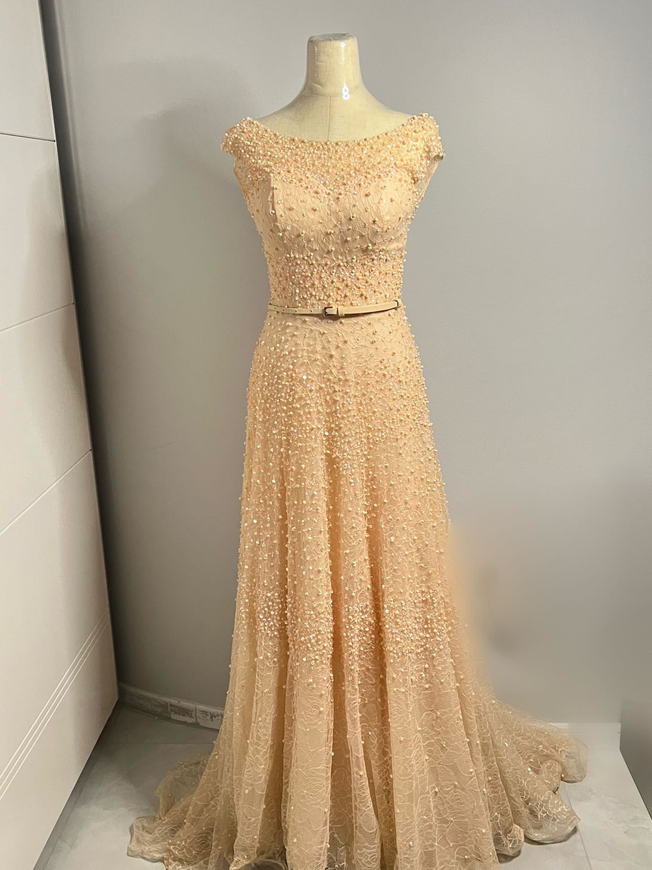 فستان لبسه وحده