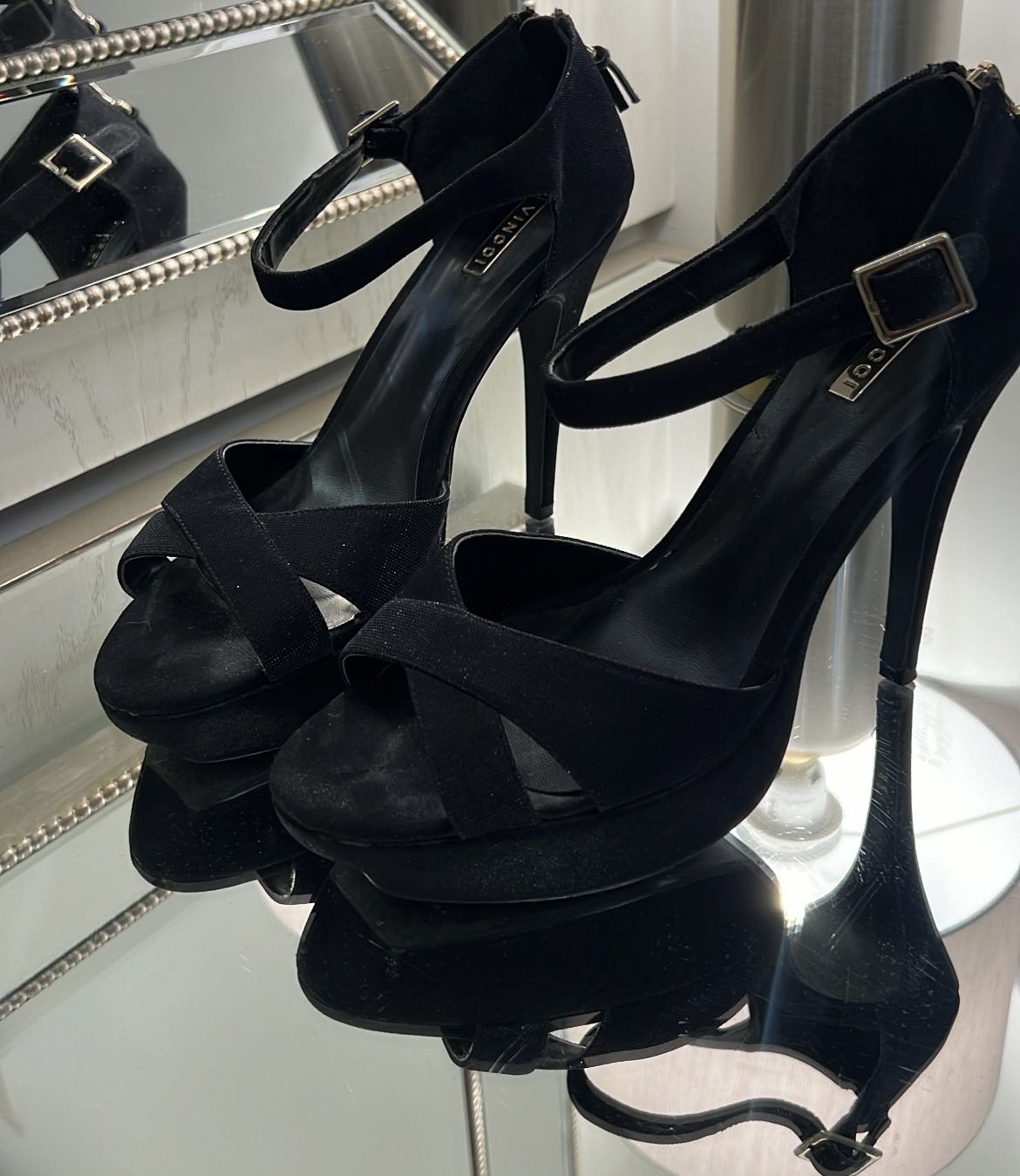 للبيع جزم رايقه وجديده