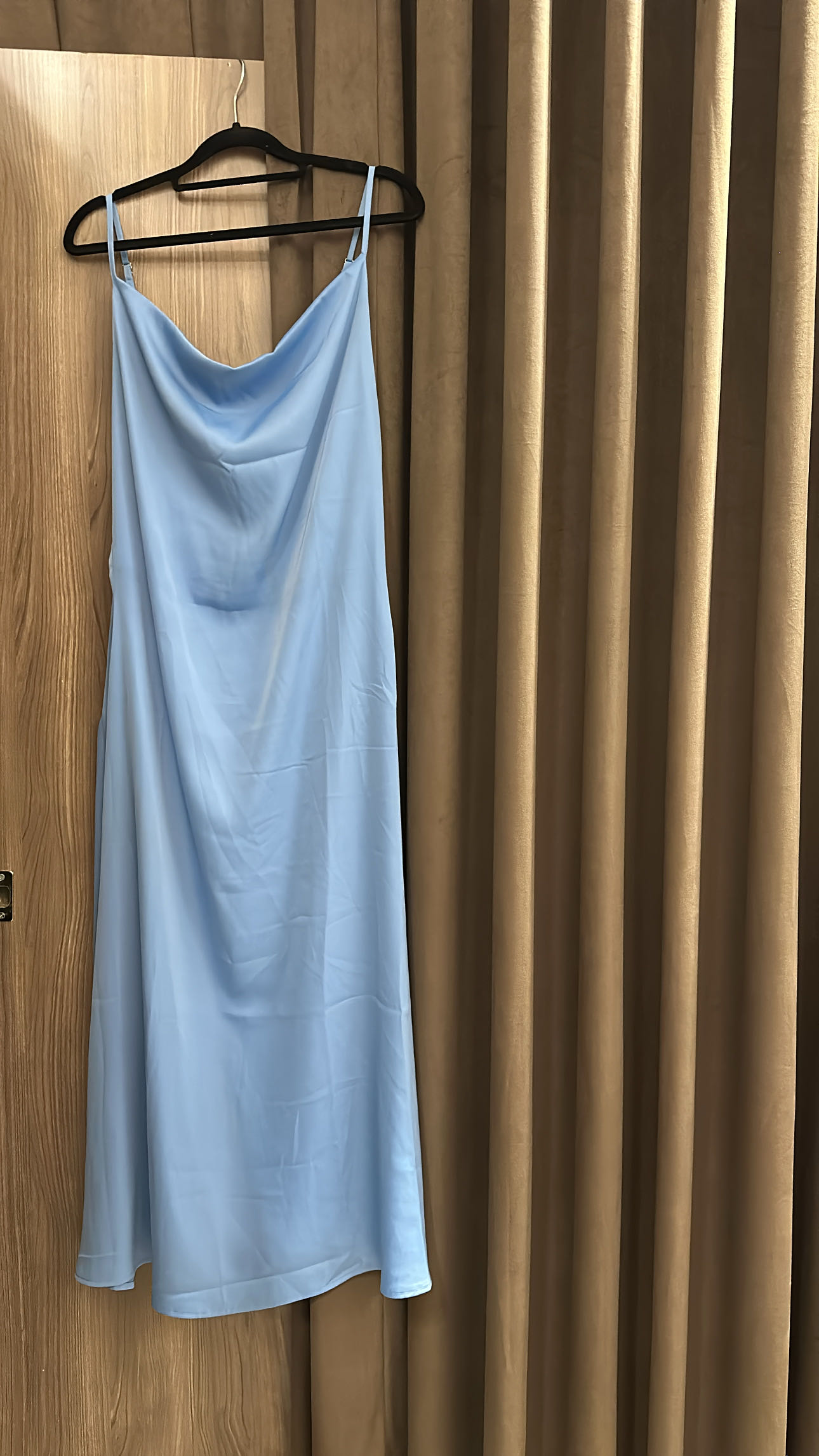 فستان سماوي ناعم حرير