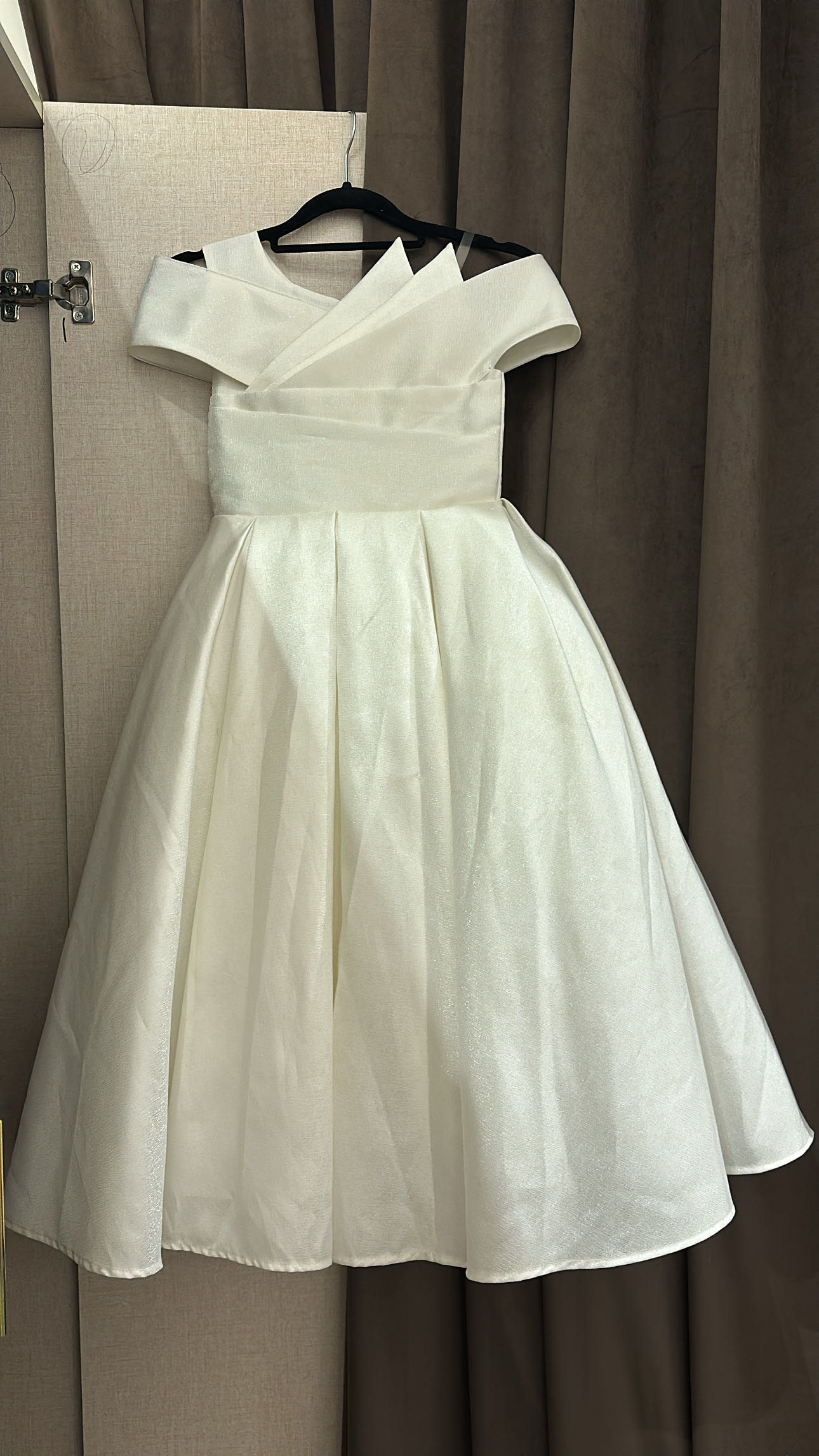 فستان أبيض أطفال