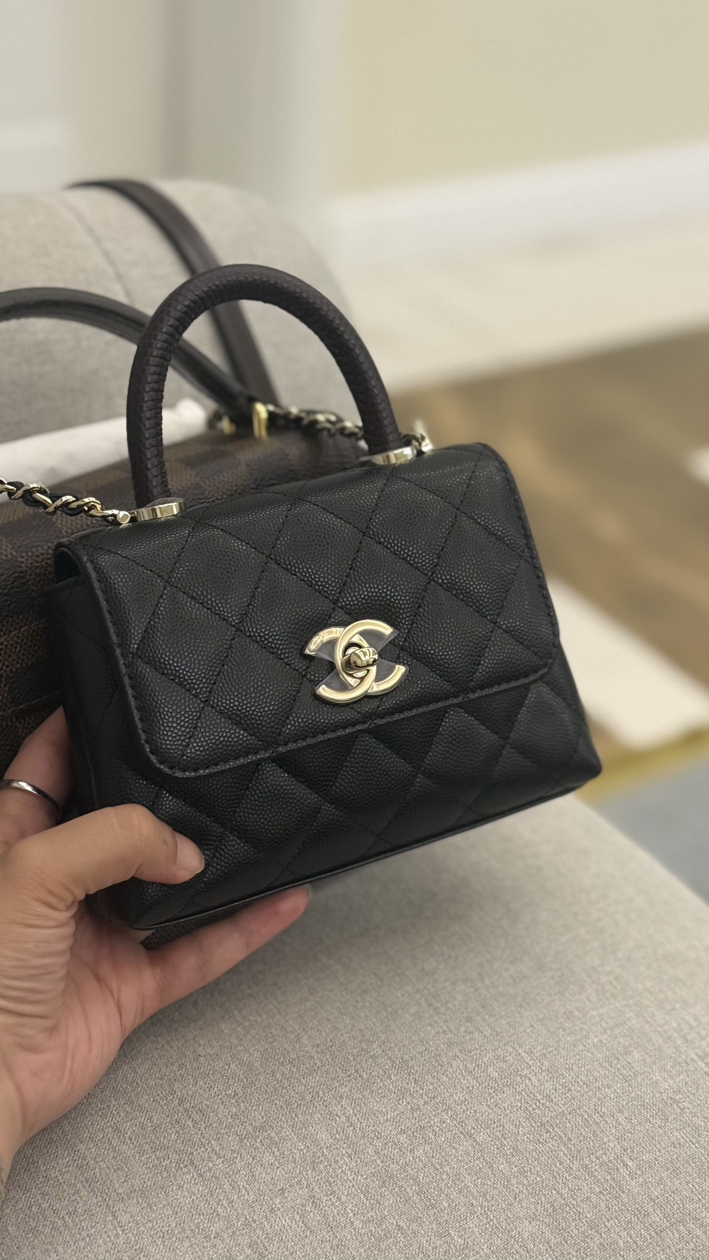 شانيل كوكو هاندل جلد كافيار