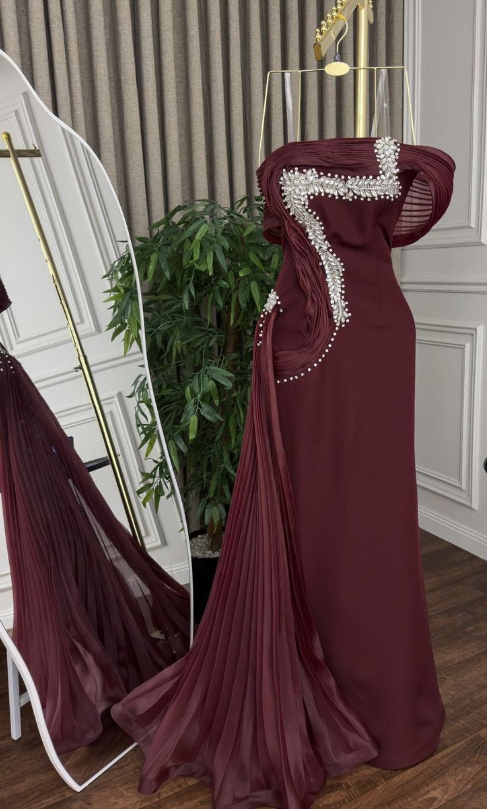 اللون برغندي السعر 250