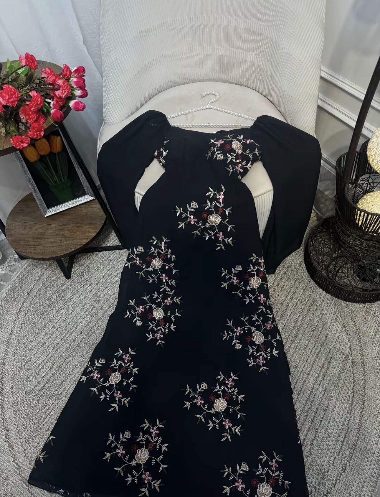 فستان اسود تطريز ورد