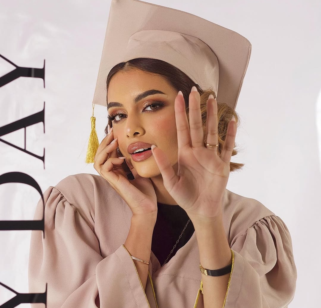 الميكب العماني له طابع خاص💄