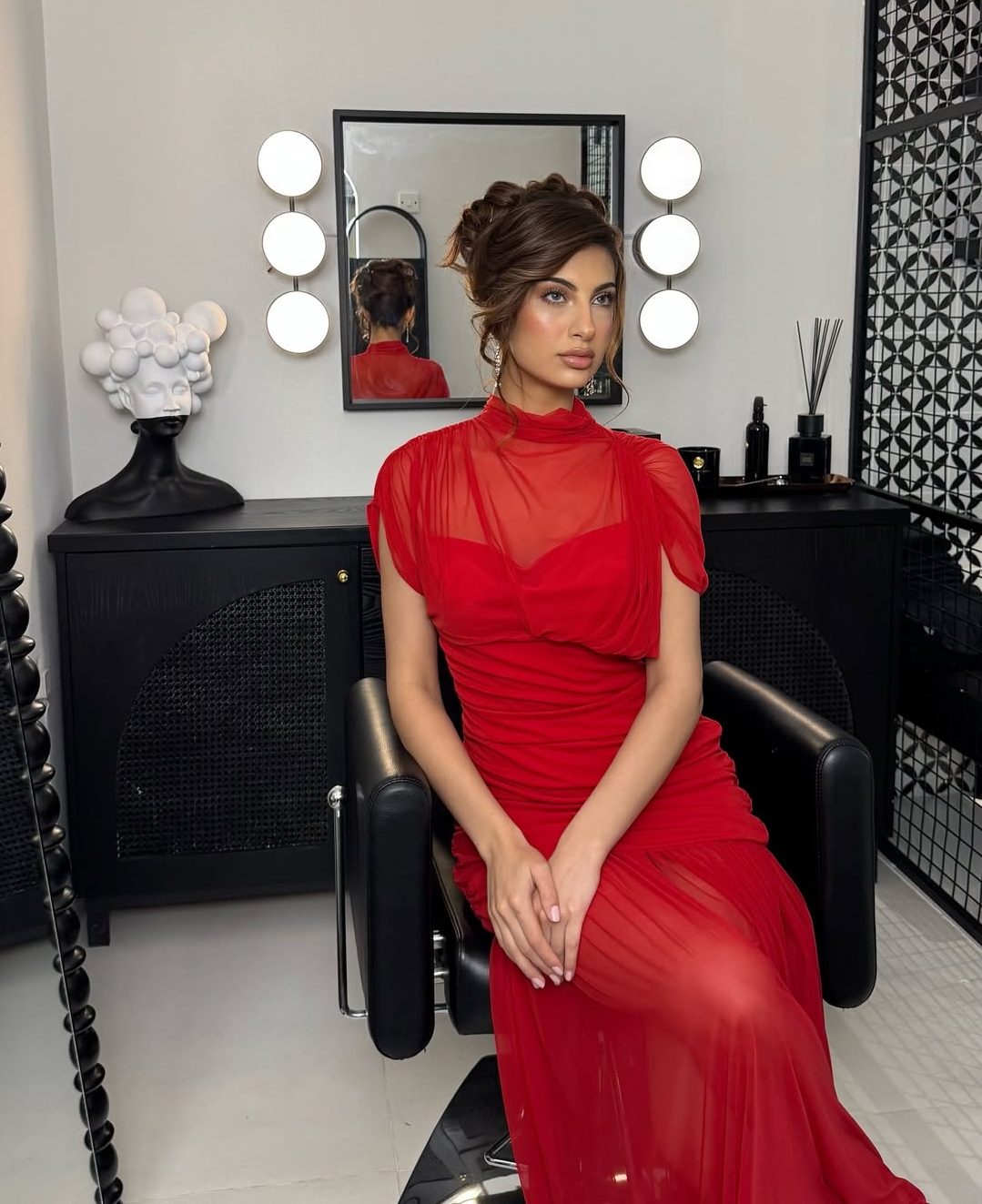 "تعالي أسوي لك ميكب حلو💄