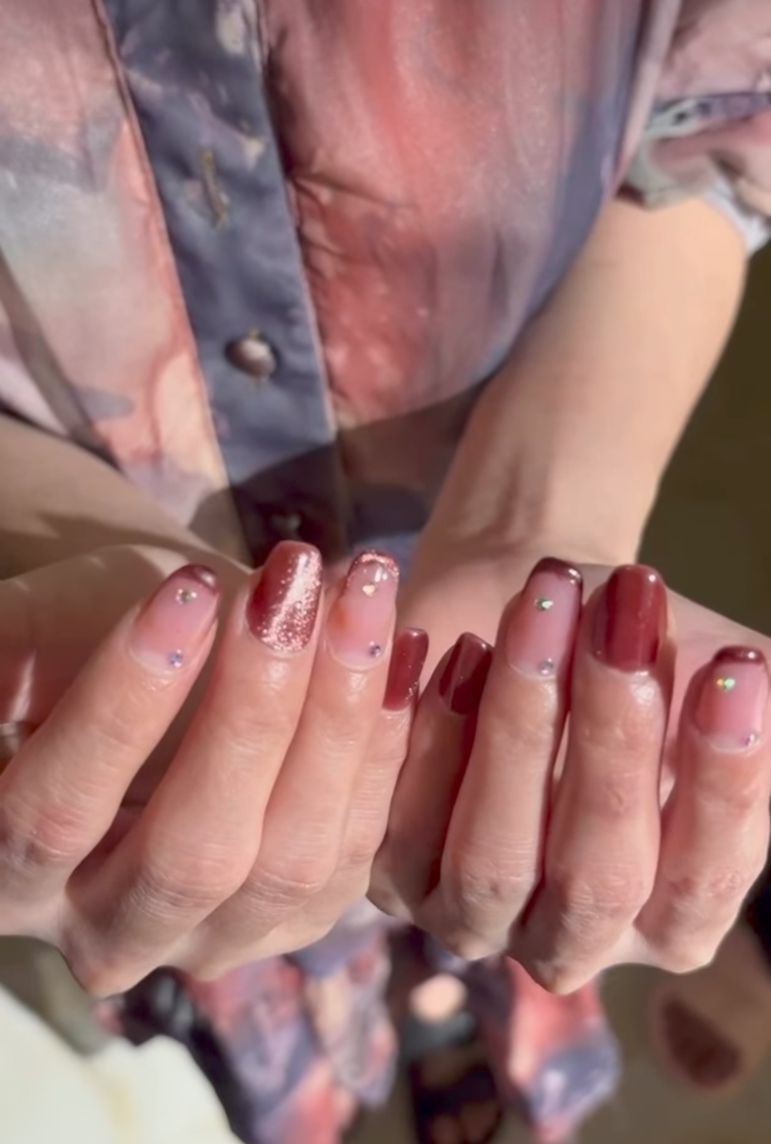 "تعالي أسوي لك أظافر جديده💅