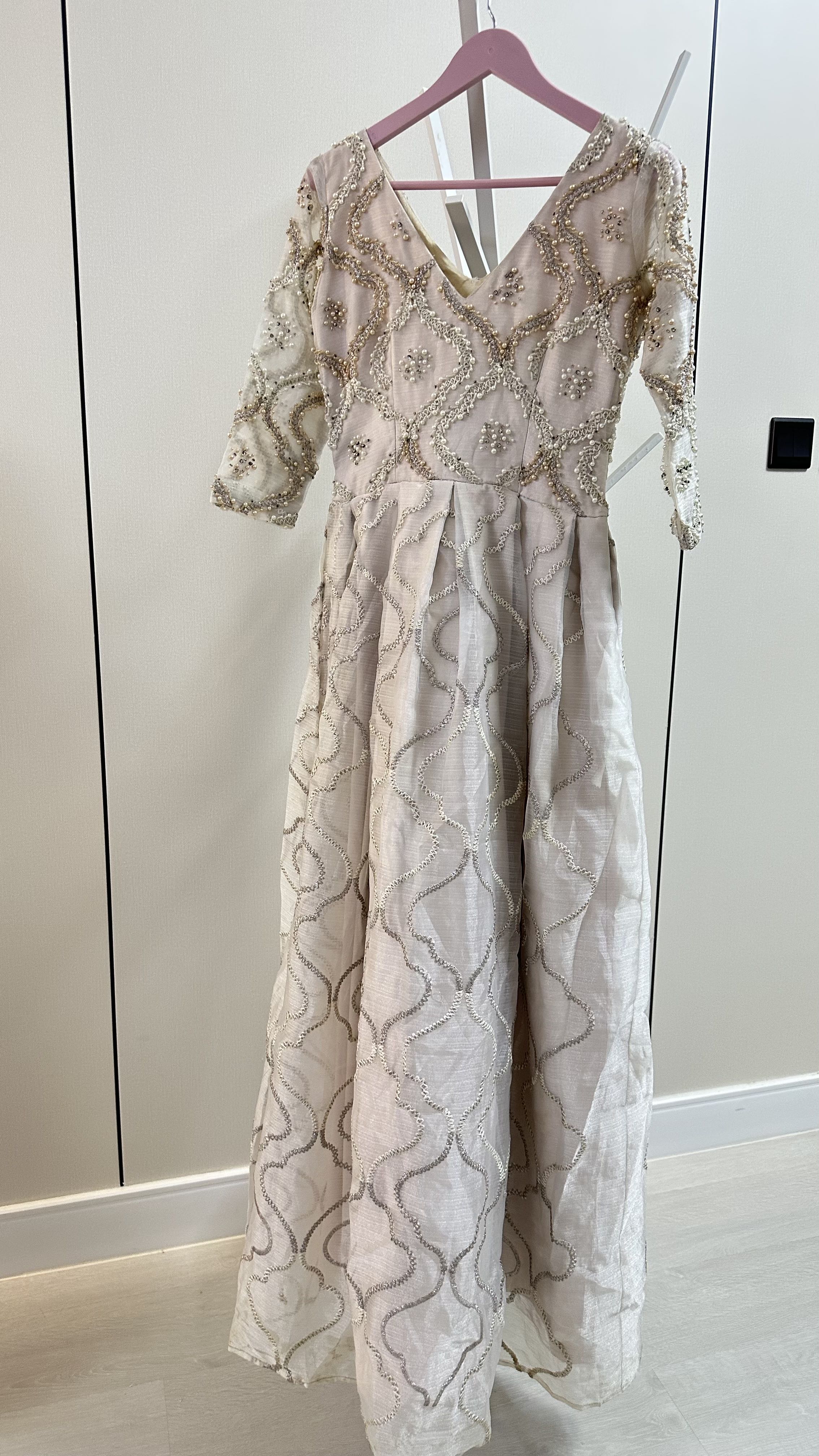 فستان زواج فخم بيج