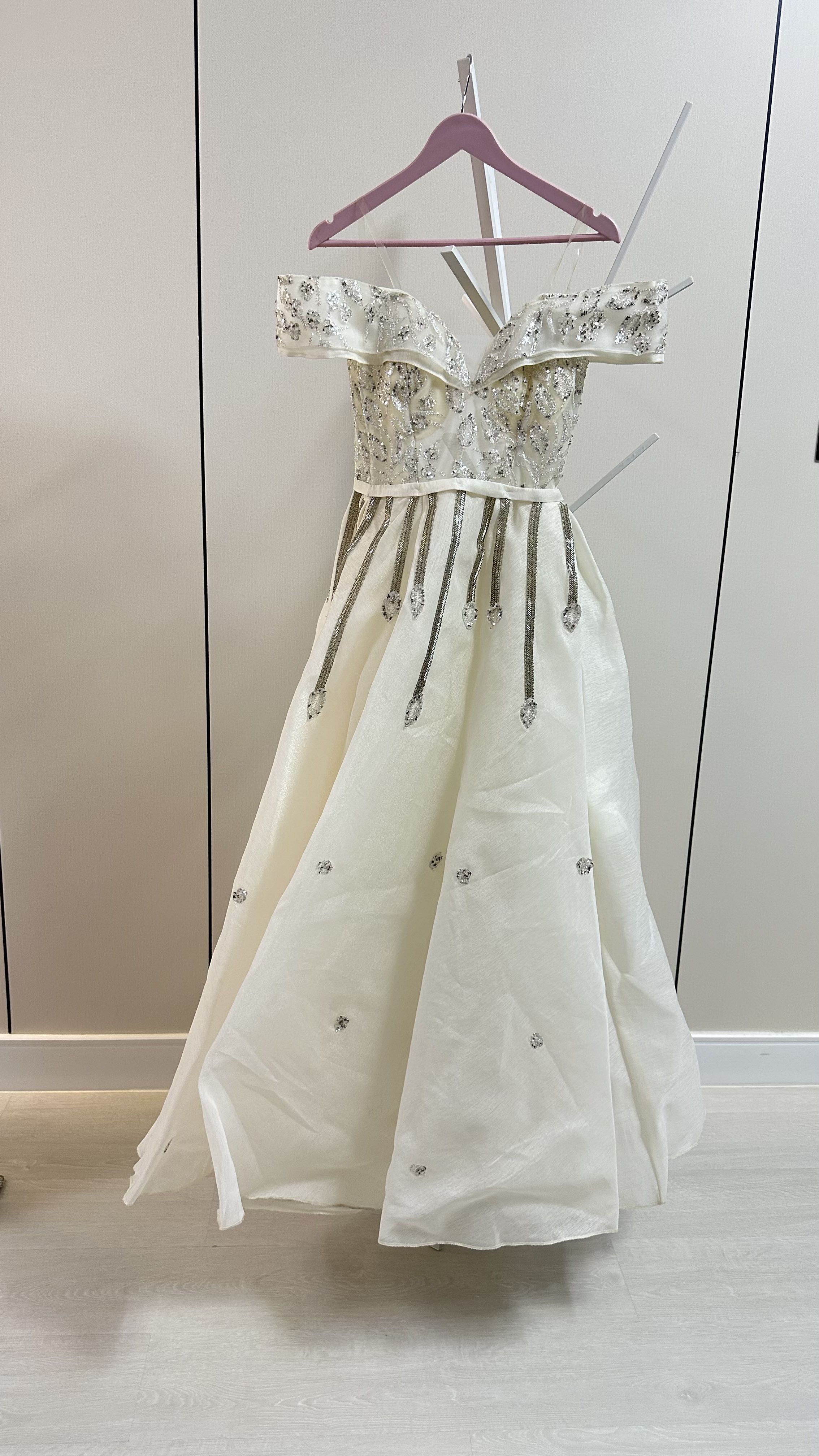 فستان زواج فخم ابيض