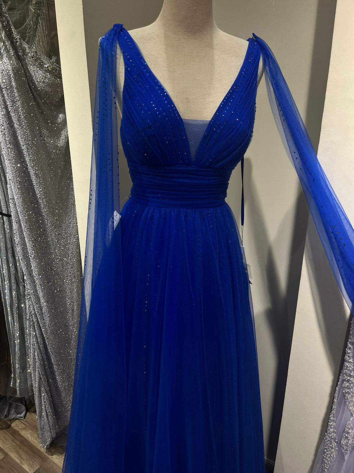 فستان سهرة للرشيقة فقط