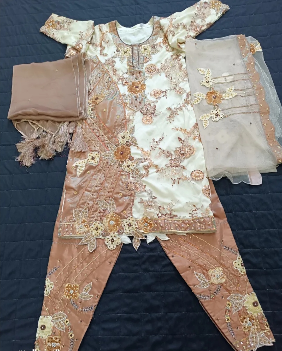 لبسة عمانية مطورة شبه جديدة