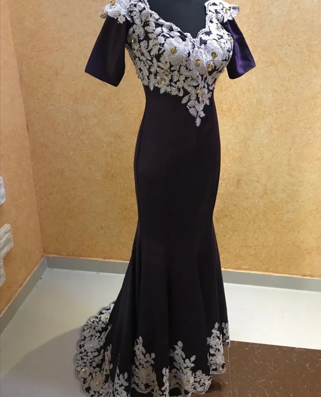 فستان للبيع