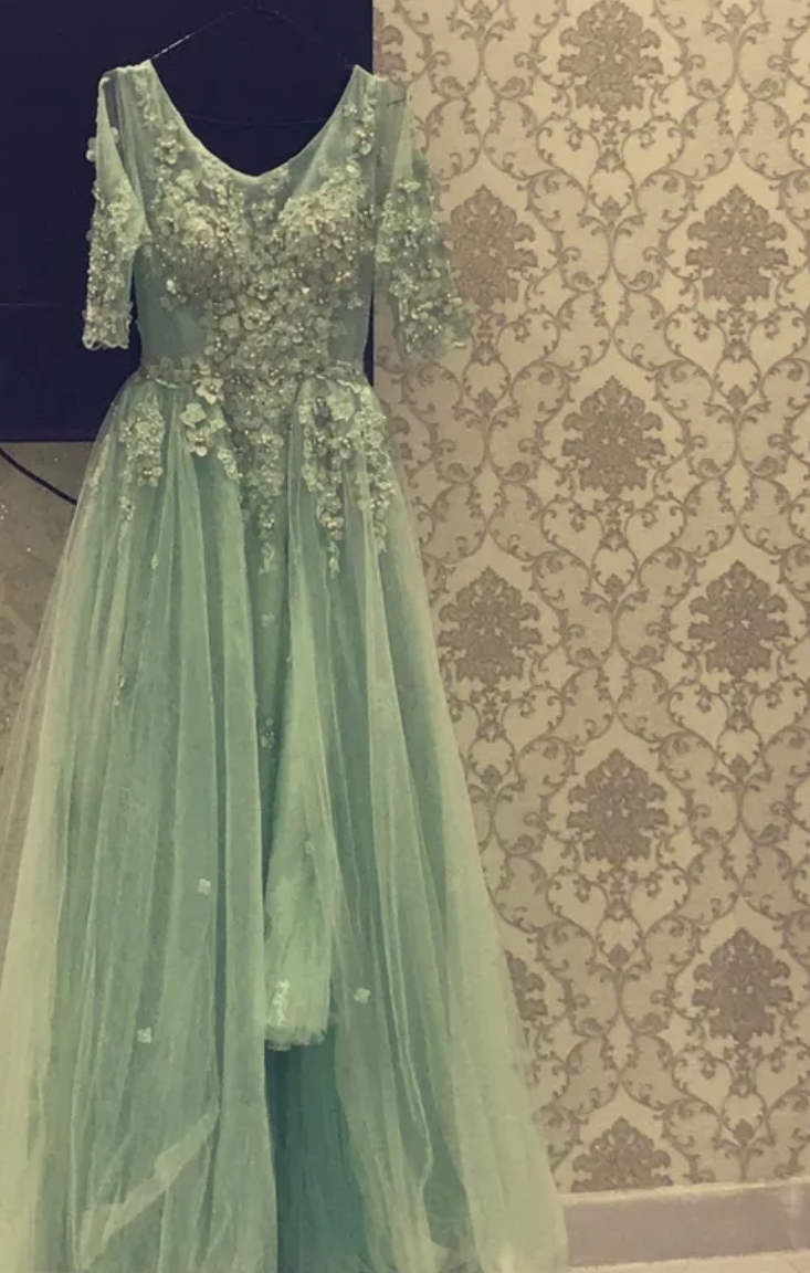 فستان للبيع مستعمل مره واحده