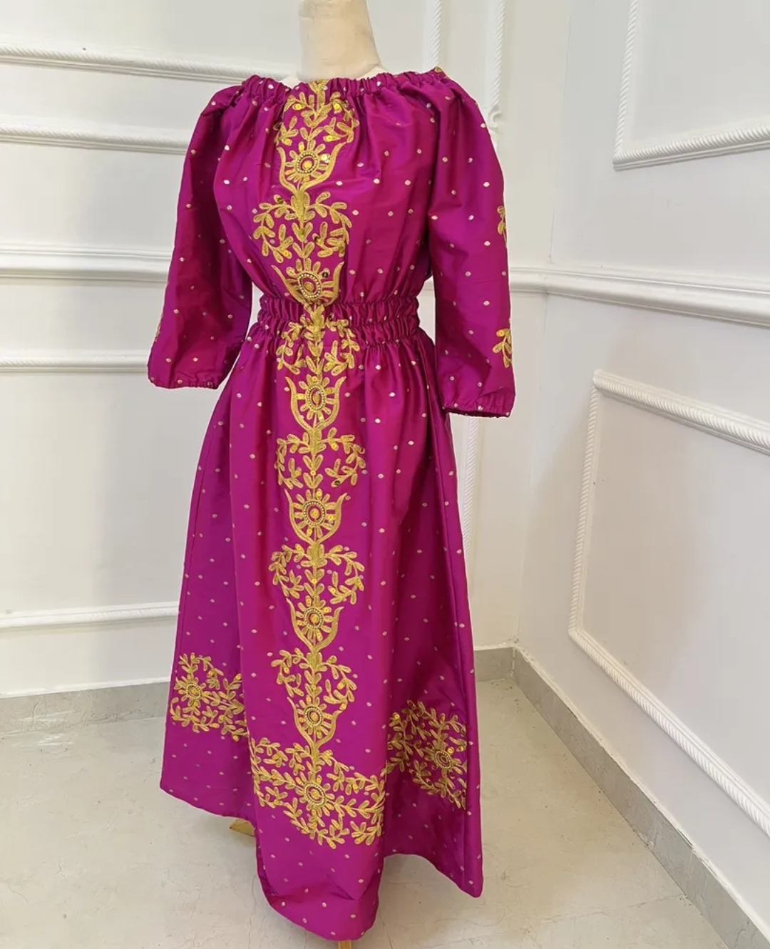 فستان وردي جديد مطرز