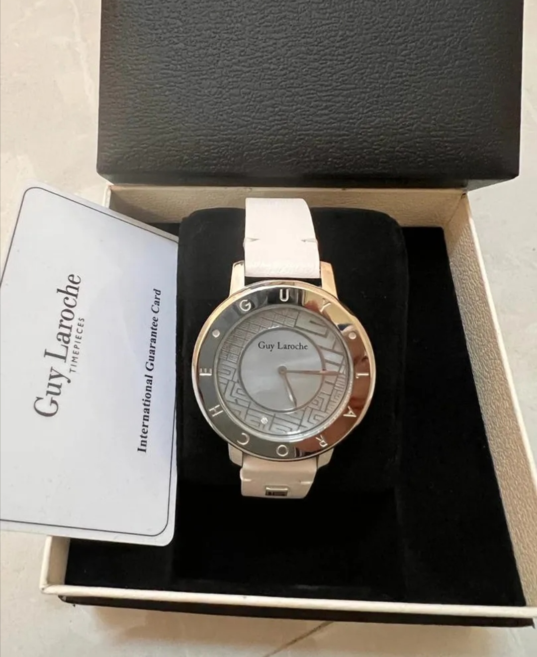 ساعة نسائية سويسرية ماركة فاخرة