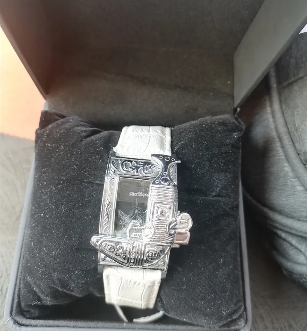 ساعة نور مجان