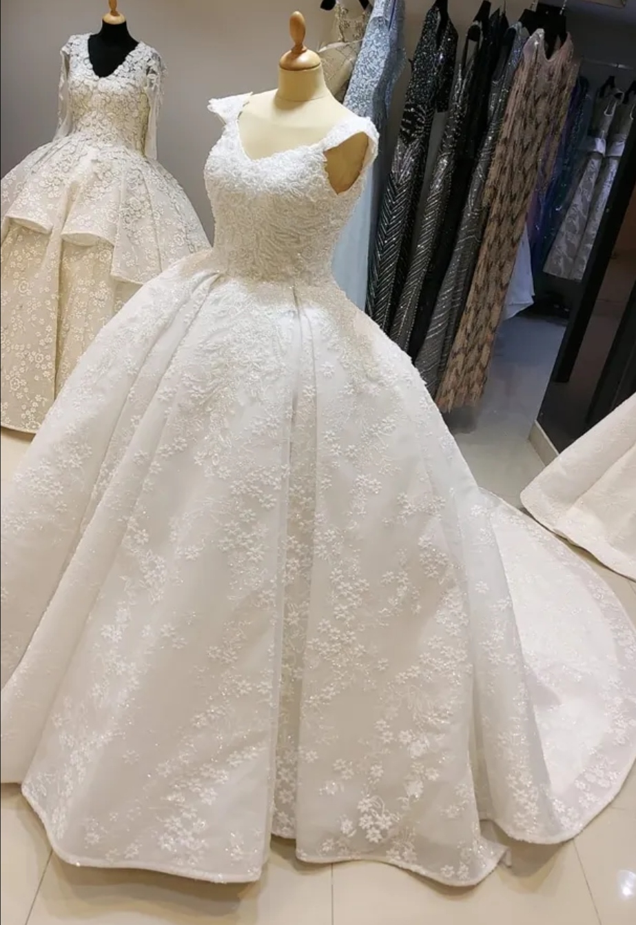 فساتين زفاف للبيع بأسعار خيالية