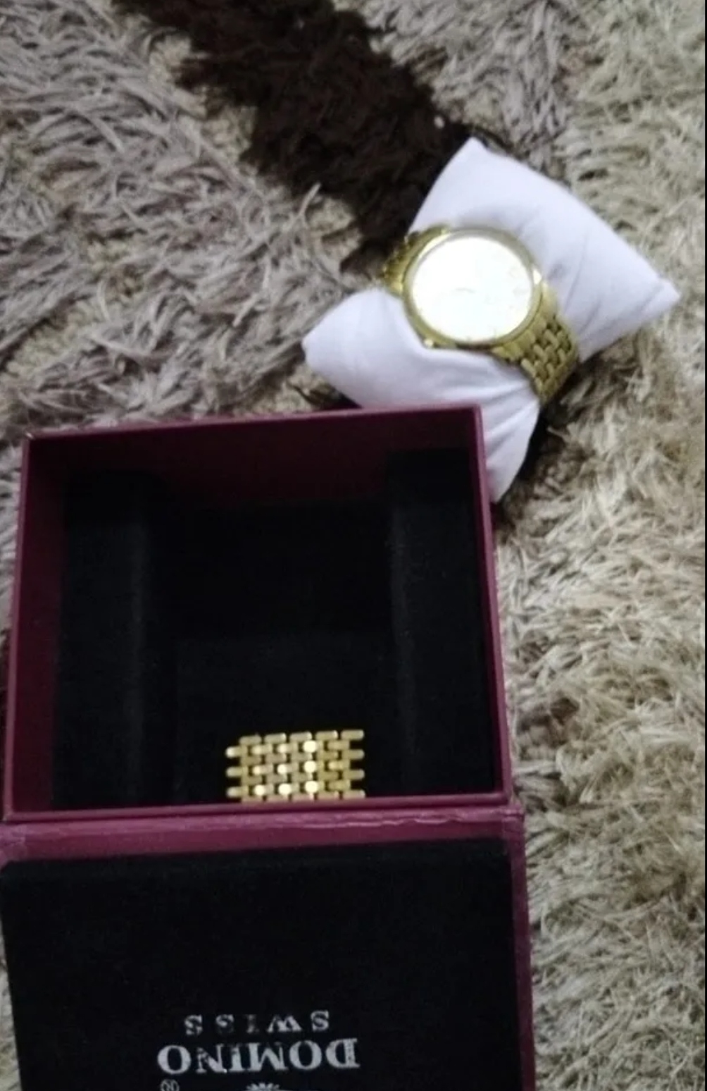 ساعة ذهبية من كوبرا