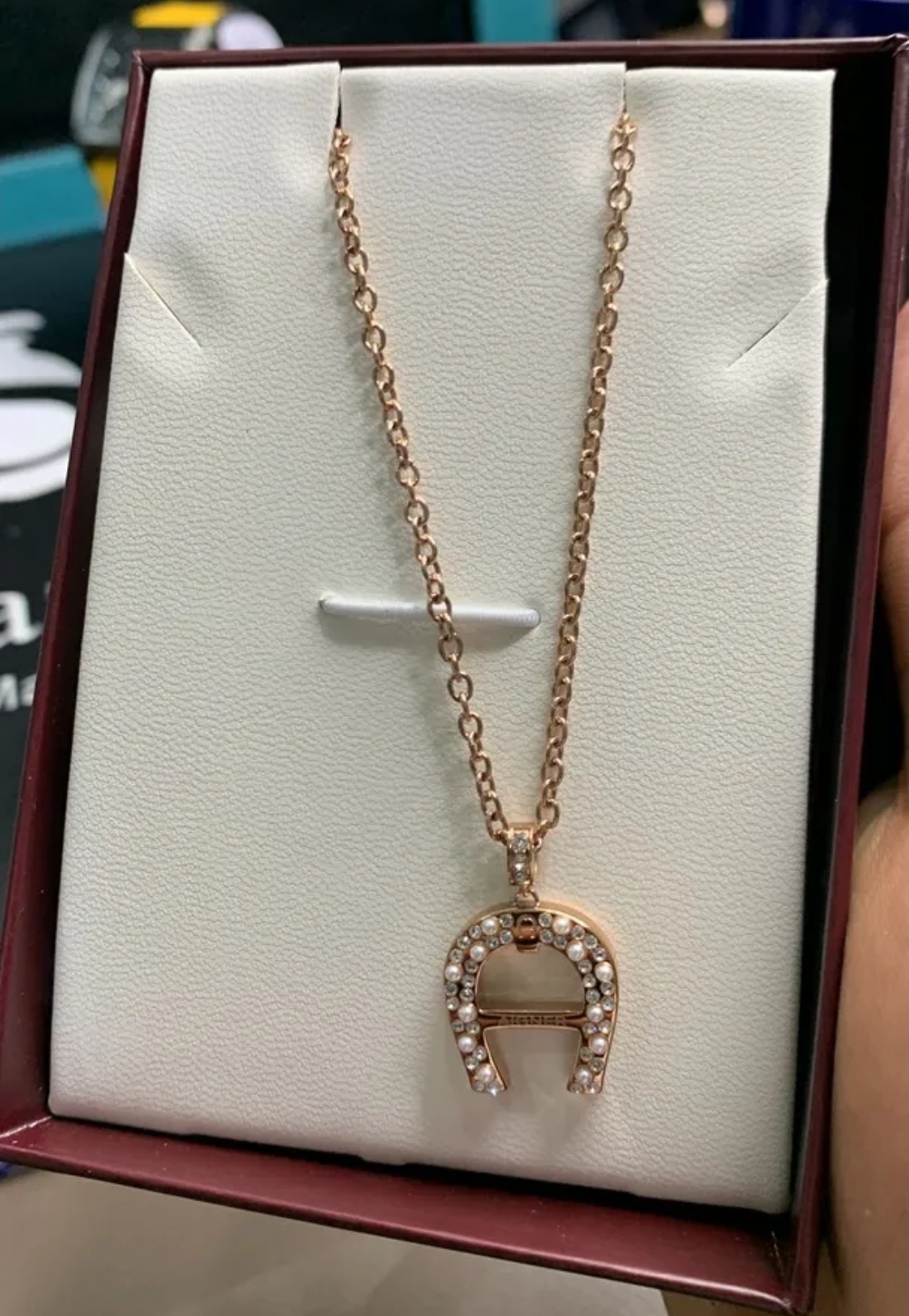 قلادة ماركة اجنر