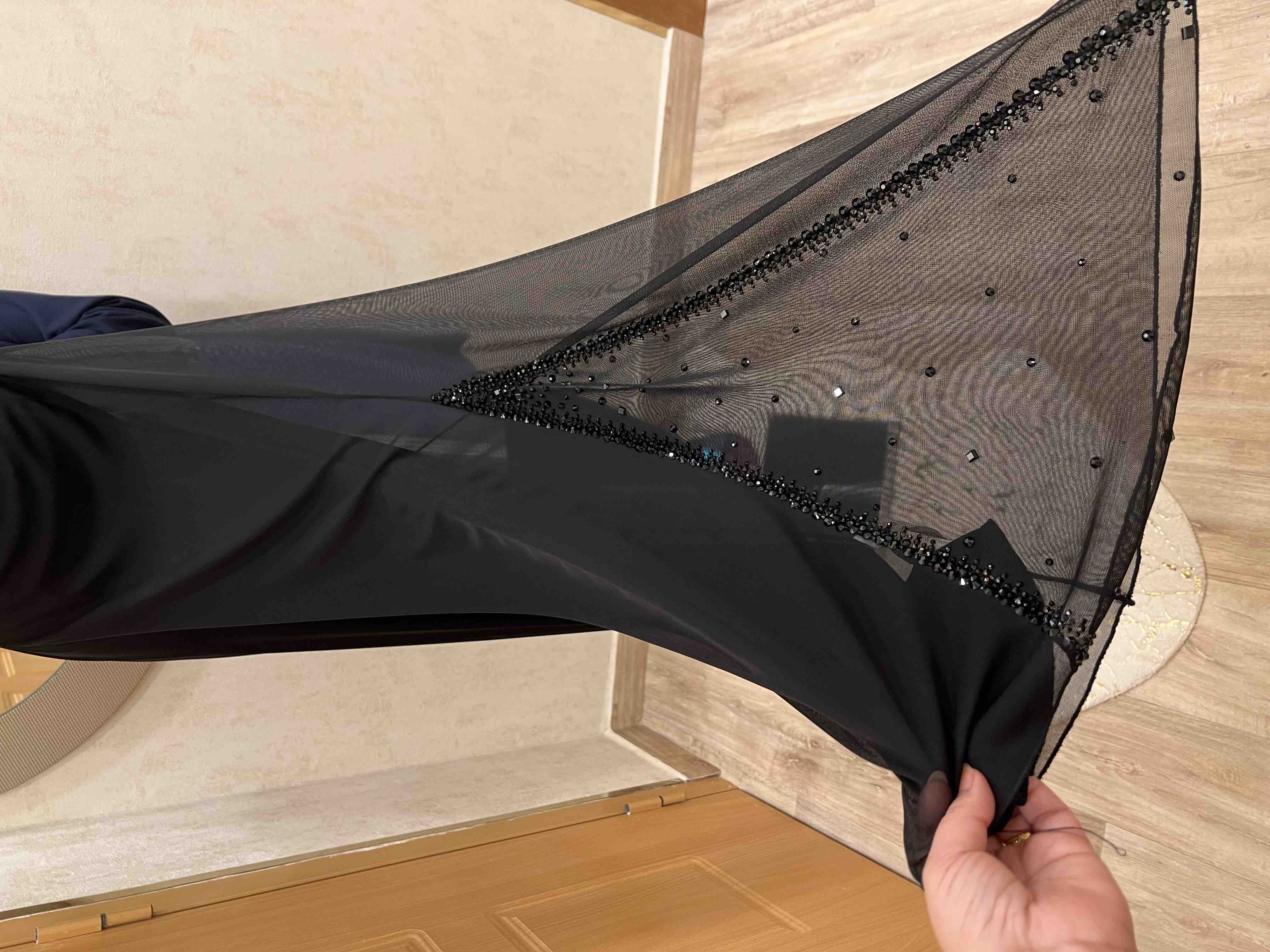 3 بنطلون شيفون بأحجار كريستال