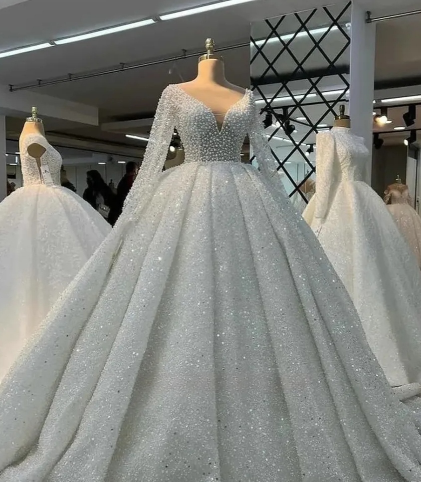 فستان زفاف للإيجار