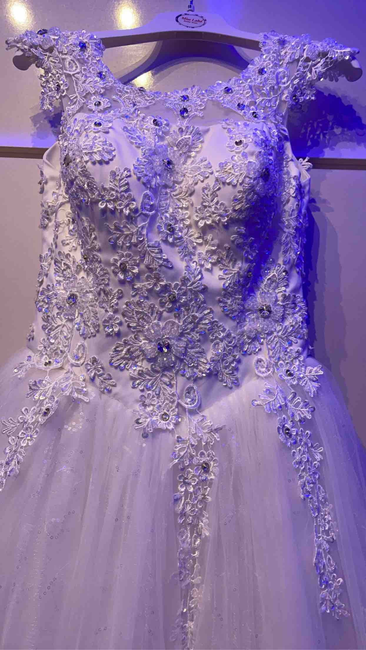 فستان زفاف للبيع