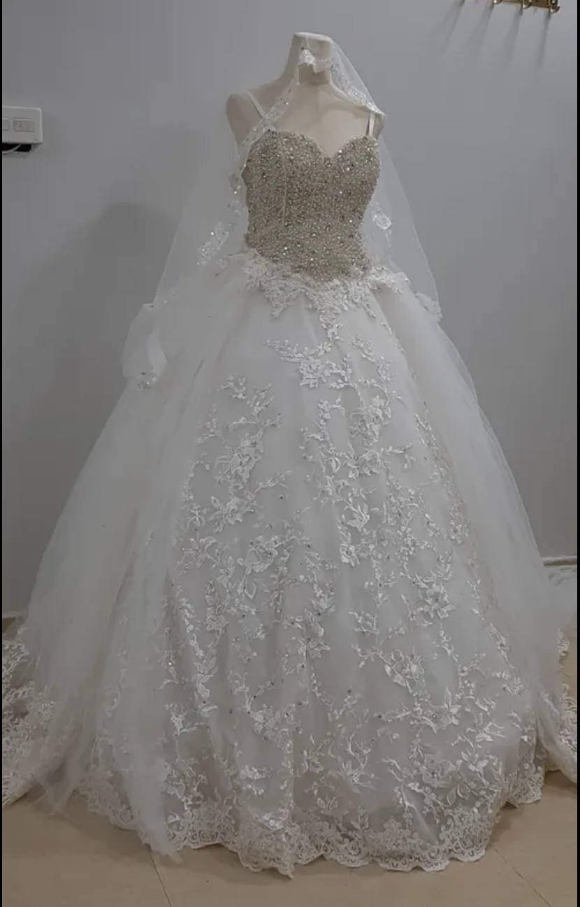 البيع او اللايجار فستان زفاف