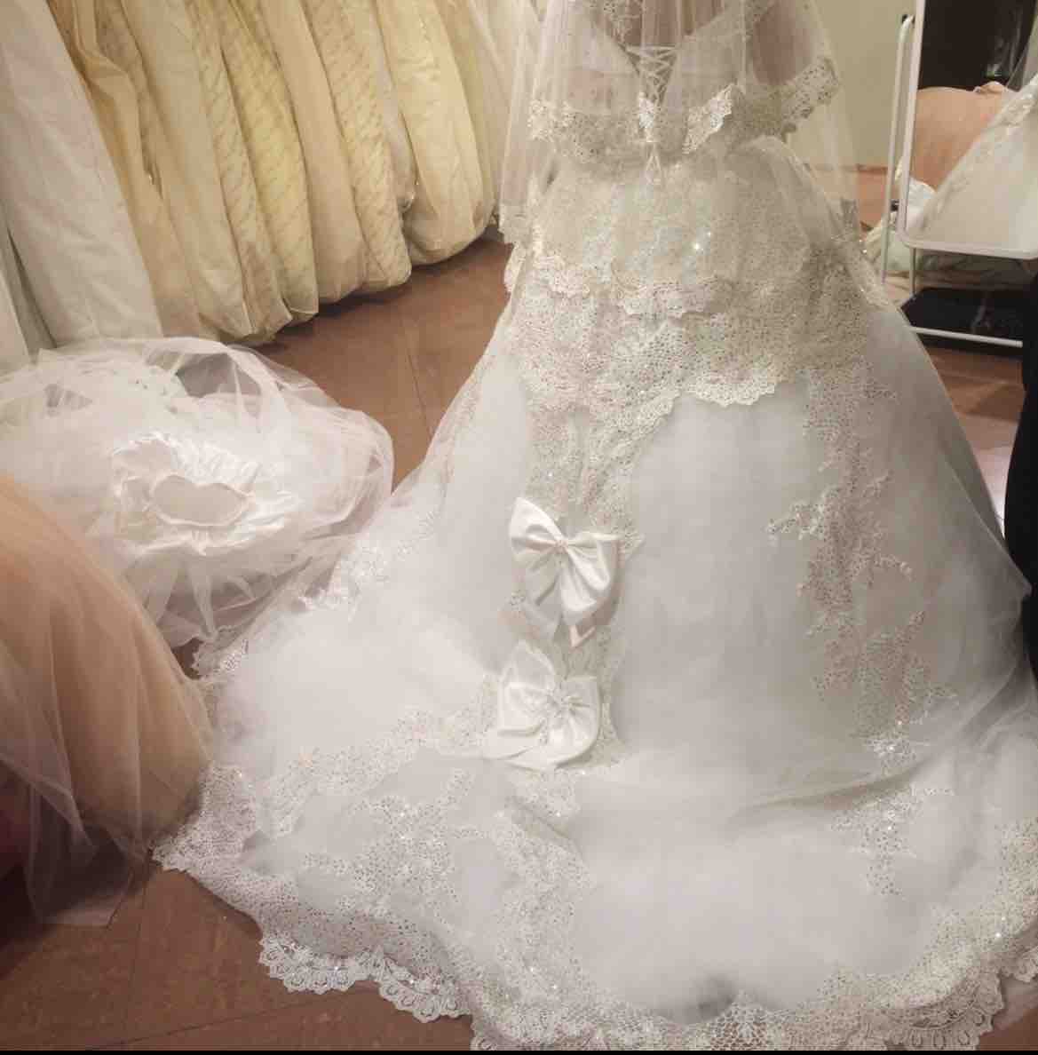 فستان زفاف نظيف