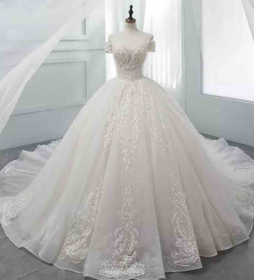 فساتين للبيع بسعر مخفض