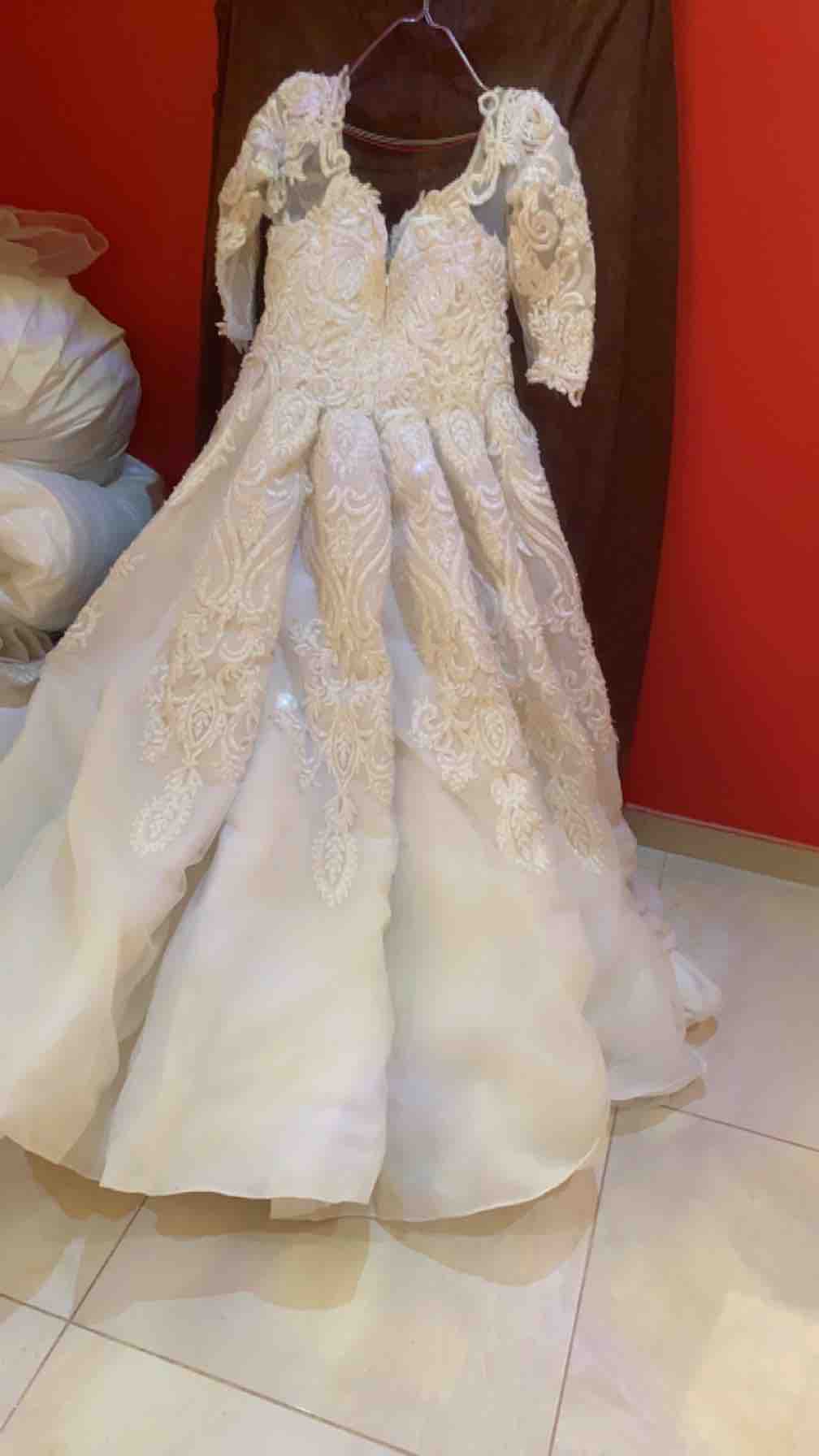 فستان زفاف للبيع