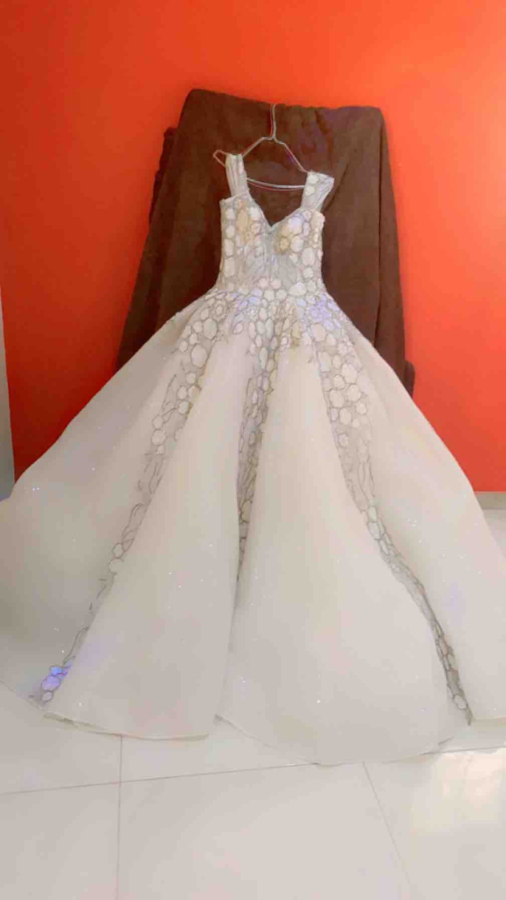 فستان زفاف للبيع