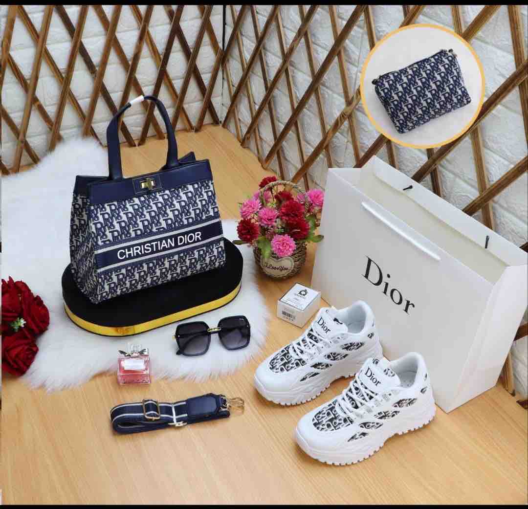 شنطه نسائيه ماركه ديور