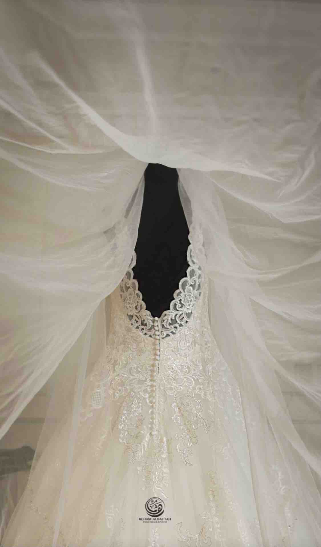 فستان زفاف فاخر